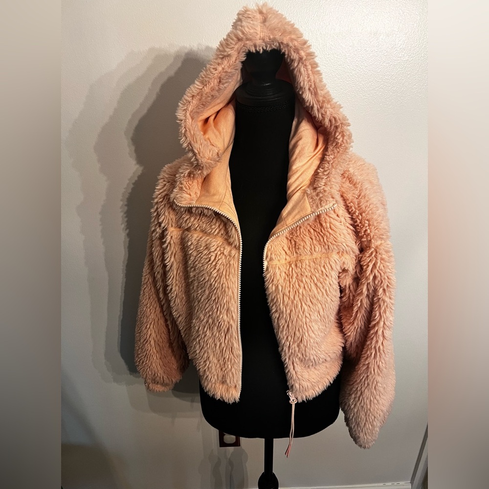 Size Small Urban Outfitters BDG Cropped Teddy Jacket Pink MSRP $79